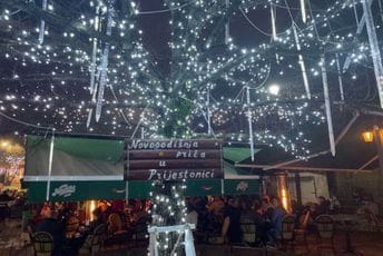 Čarolija počinje: Svečano otvoren bazar ''Novogodišnja priča'' (FOTO, VIDEO) Čarolija počinje: Svečano otvoren bazar ''Novogodišnja priča'' (FOTO, VIDEO)