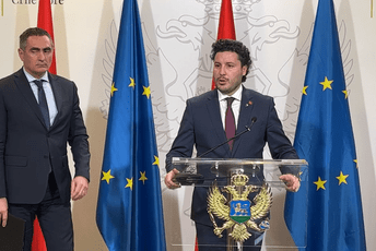 Abazović: Više od 50 hiljada građana može računati na značajno uvećanu platu u januaru; Damjanović: Penzije će rasti i naredne godine Abazović: Više od 50 hiljada građana može računati na značajno uvećanu platu u januaru; Damjanović: Penzije će rasti i naredne godine