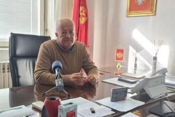 Odluka Šćekića: Komar smijenjen sa mjesta direktora Doma zdravlja Herceg Novi Odluka Šćekića: Komar smijenjen sa mjesta direktora Doma zdravlja Herceg Novi