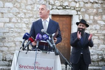 Đukanović: Crna Gora prolazi kroz delikatnu fazu demokratskog razvoja, ali smo ponosni što ovdje nema pojava antisemitizma Đukanović: Crna Gora prolazi kroz delikatnu fazu demokratskog razvoja, ali smo ponosni što ovdje nema pojava antisemitizma