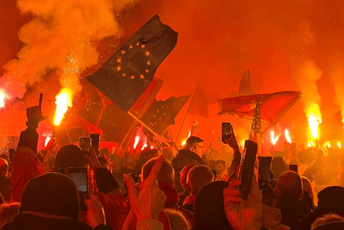 Protestu prisustvovalo oko 20 hiljada ljudi, poručeno: Budi se Crna Goro, stiže proljeće, a mi ti garantujemo - ima nas (FOTO/VIDEO)