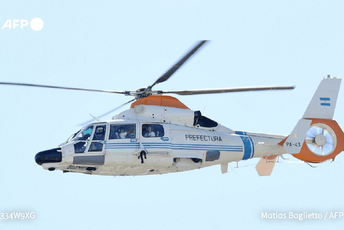 Zbog velikog broja okupljenih Mesi i saigrači pozdravili navijače iz helikoptera Zbog velikog broja okupljenih Mesi i saigrači pozdravili navijače iz helikoptera