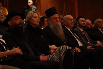 Đurović i Joanikije prisustvovali promociji knjige odlazećeg premijera Đurović i Joanikije prisustvovali promociji knjige odlazećeg premijera