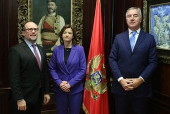 Đukanović: Posljednji alarm za buđenje Crne Gore Đukanović: Posljednji alarm za buđenje Crne Gore