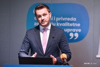 Kvalitet javnih usluga kao preduslov ekonomskog i društvenog razvoja Crne Gore Kvalitet javnih usluga kao preduslov ekonomskog i društvenog razvoja Crne Gore