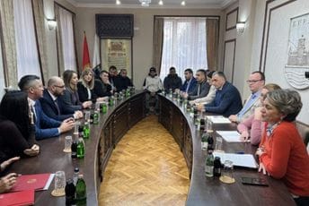 Adrović: Romsko naselje "Riversajd" izmjestiti, Ministarstvo sa partnerima izgradilo bi im objekat za stanovanje Adrović: Romsko naselje "Riversajd" izmjestiti, Ministarstvo sa partnerima izgradilo bi im objekat za stanovanje