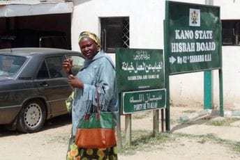 Mladi optuženi da su u šerijatu organizovali gej vjenčanje, Islamska policija ih odmah pohapsila Mladi optuženi da su u šerijatu organizovali gej vjenčanje, Islamska policija ih odmah pohapsila