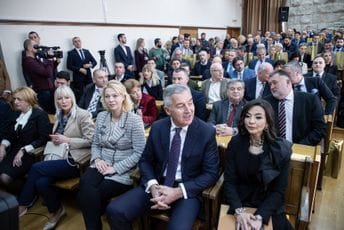 Pogledajte kako je bilo na svečanoj akademiji povodom jubileja Pravnog fakulteta Pogledajte kako je bilo na svečanoj akademiji povodom jubileja Pravnog fakulteta
