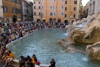 Evo gdje završi novac iz Fontane di Trevi Evo gdje završi novac iz Fontane di Trevi