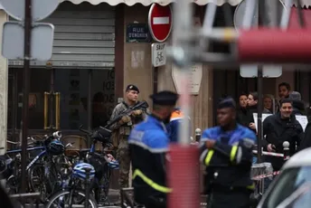 Napadač u Parizu je bijelac, ima 69 godina i dva pokušaja ubistva iza sebe Napadač u Parizu je bijelac, ima 69 godina i dva pokušaja ubistva iza sebe