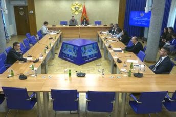 DF uzdržan: Amandmani na Zakon o lokalnoj samoupravi nijesu prošli, Radunović zamolio da ih povuku DF uzdržan: Amandmani na Zakon o lokalnoj samoupravi nijesu prošli, Radunović zamolio da ih povuku