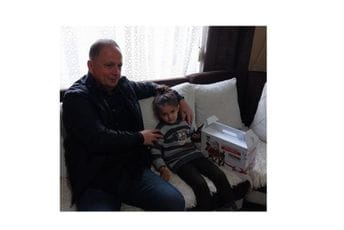 U susret praznicima: Gegaj podijelio 30 paketića mališanima iz Zatrijepča i Sukuruća U susret praznicima: Gegaj podijelio 30 paketića mališanima iz Zatrijepča i Sukuruća