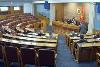 Svi saglasni da je Đukanović prekršio Ustav, neki bi i da ga smijeni Skupština Svi saglasni da je Đukanović prekršio Ustav, neki bi i da ga smijeni Skupština