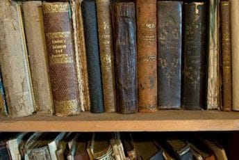 Unosna trgovina srbuljama: Sanduci starih knjiga iz Risna "preseljeni" u Beč Unosna trgovina srbuljama: Sanduci starih knjiga iz Risna "preseljeni" u Beč