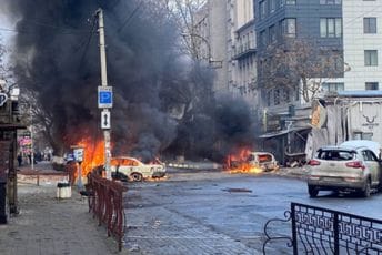 Kijev: U ruskom udaru na Herson na Badnji dan poginulo najmanje pet osoba Kijev: U ruskom udaru na Herson na Badnji dan poginulo najmanje pet osoba