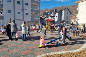 Uz podršku Glavnog grada: Najmlađi stanovnici Petnjice dobili prostor za igru i druženje Uz podršku Glavnog grada: Najmlađi stanovnici Petnjice dobili prostor za igru i druženje