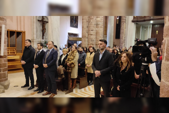 Jokić, Komnenović i Katić prisustvovali Božićnoj misi u katedrali Svetog Tripuna Jokić, Komnenović i Katić prisustvovali Božićnoj misi u katedrali Svetog Tripuna
