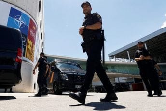 Autobus sa mosta pao u rijeku: Najmanje dvoje ljudi poginulo Autobus sa mosta pao u rijeku: Najmanje dvoje ljudi poginulo