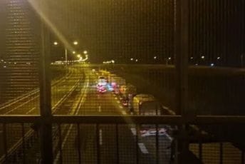 Pirot: Voz sa amonijakom iskliznuo iz šina, upozorili građane da ne izlaze iz kuća, zatvoren auto-put Pirot: Voz sa amonijakom iskliznuo iz šina, upozorili građane da ne izlaze iz kuća, zatvoren auto-put