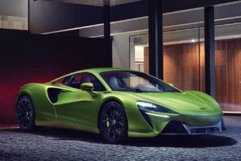 McLaren prekinuo isporuku Arture zbog rizika od curenja goriva i požara McLaren prekinuo isporuku Arture zbog rizika od curenja goriva i požara