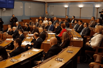 Neodgovorno ponašanje parlamentarne većine dovelo do ustavne krize Neodgovorno ponašanje parlamentarne većine dovelo do ustavne krize