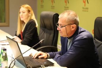 Žene sa invaliditetom više ulažu u sopstveno obrazovanje u odnosu na muškarce Žene sa invaliditetom više ulažu u sopstveno obrazovanje u odnosu na muškarce