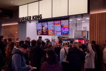 (VIDEO) Redovi ispred kase: Podgoričani hrle ka Burger Kingu (VIDEO) Redovi ispred kase: Podgoričani hrle ka Burger Kingu