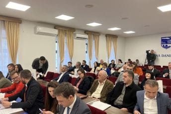 Odbornici SO Danilovgrad usvojili budžet: Tražiće reviziju duga od devet miliona Odbornici SO Danilovgrad usvojili budžet: Tražiće reviziju duga od devet miliona