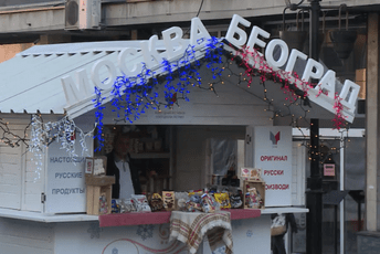 U centru Beograda ruska jelka, hrana i suveniri U centru Beograda ruska jelka, hrana i suveniri