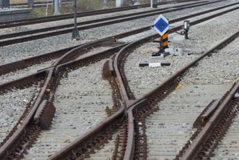 Voz stajao dva sata zbog odrona na pruzi Beograd - Bar Voz stajao dva sata zbog odrona na pruzi Beograd - Bar