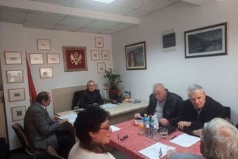 Vešović: Abazović poziva na izmirenje penzionera i Fonda PIO Vešović: Abazović poziva na izmirenje penzionera i Fonda PIO