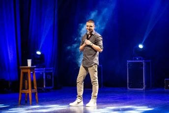 Završen DEUS: Stand up "Mokre glave" Andrije Dabanovića spustio zavjesu Završen DEUS: Stand up "Mokre glave" Andrije Dabanovića spustio zavjesu