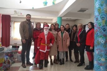 Cetinje pokazalo iskrenu podršku: Učenici OŠ „Lovćenski partizanski odred“ spremili poklone za djecu Ukrajine Cetinje pokazalo iskrenu podršku: Učenici OŠ „Lovćenski partizanski odred“ spremili poklone za djecu Ukrajine