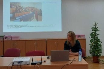 Zavod za školstvo uručio osnovnim školama didaktički materijal za pomoć djeci sa posebnim potrebama Zavod za školstvo uručio osnovnim školama didaktički materijal za pomoć djeci sa posebnim potrebama