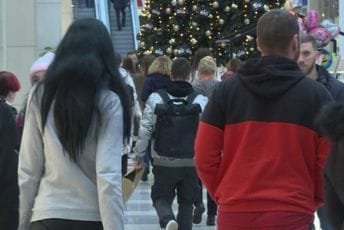 Praznična kupovina nije izostala uprkos finansijskoj krizi Praznična kupovina nije izostala uprkos finansijskoj krizi