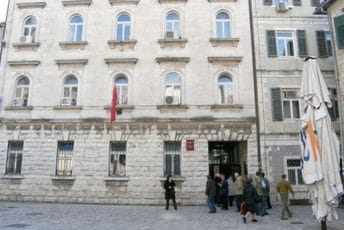 DF izašao iz koalicione vlasti u Kotoru: "Jokić se proglasio za suverena" DF izašao iz koalicione vlasti u Kotoru: "Jokić se proglasio za suverena"