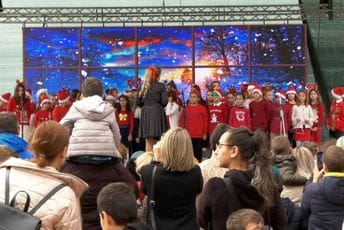 Tivat: Dječja Nova godina okupila mnoštvo mališana Tivat: Dječja Nova godina okupila mnoštvo mališana