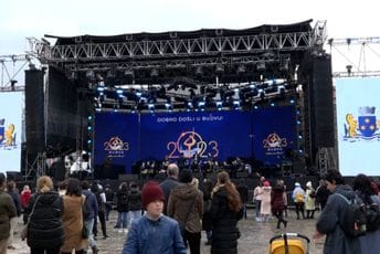 Primorci počeli sa praznovanjem: Gradska muzika Budva otvorila trodnevnu novogodišnju svečanost ''Budi u Budvi'' Primorci počeli sa praznovanjem: Gradska muzika Budva otvorila trodnevnu novogodišnju svečanost ''Budi u Budvi''