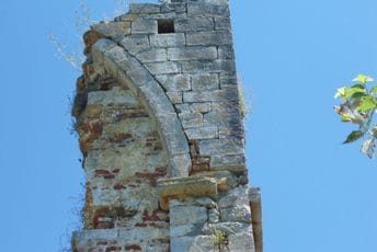 Grobovi dukljanskih kraljeva u mulju Bojane: Crkva Sv. Sergija i Vakha Grobovi dukljanskih kraljeva u mulju Bojane: Crkva Sv. Sergija i Vakha