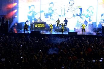 (VIDEO) Dubioza kolektiv i elektronski zvuci zabavili Budvane i goste (VIDEO) Dubioza kolektiv i elektronski zvuci zabavili Budvane i goste