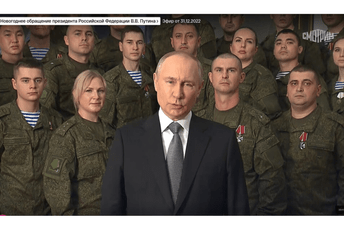 Putin prvi put Novu godinu nije čestitao iz Kremlja, nego okružen vojnicima Putin prvi put Novu godinu nije čestitao iz Kremlja, nego okružen vojnicima