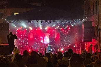 Pogledajte dio atmosfere sa dočeka na otvorenom u Kotoru Pogledajte dio atmosfere sa dočeka na otvorenom u Kotoru