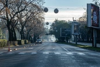 Putevi mokri, vidljivost smanjena, oprezno zbog mogućih odrona