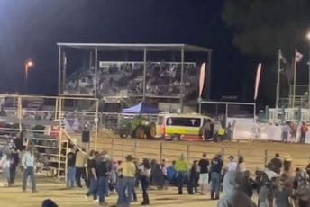 Užas u Australiji: Bik nasmrt izgazio mladića na novogodišnjem rodeu Užas u Australiji: Bik nasmrt izgazio mladića na novogodišnjem rodeu