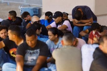 Na Floridu došlo 300 ilegalnih izbjeglica: Vlasti zatvorile sedam ostrva Na Floridu došlo 300 ilegalnih izbjeglica: Vlasti zatvorile sedam ostrva