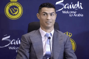 Gaf Ronalda na konferenciji za novinare - tvrdi da je došao u Južnu Afriku Gaf Ronalda na konferenciji za novinare - tvrdi da je došao u Južnu Afriku