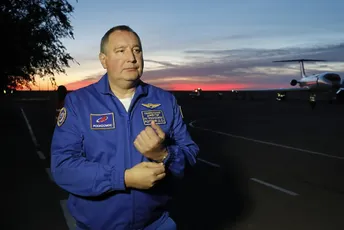 Rogozin poslao Makronu geler kojim je ranjen uz poruku da će odgovarati Rogozin poslao Makronu geler kojim je ranjen uz poruku da će odgovarati