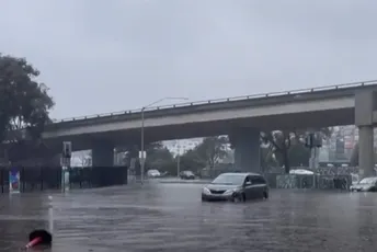 U Kaliforniji naređena evakuacija zbog velike oluje koja se obrušila na obalu U Kaliforniji naređena evakuacija zbog velike oluje koja se obrušila na obalu
