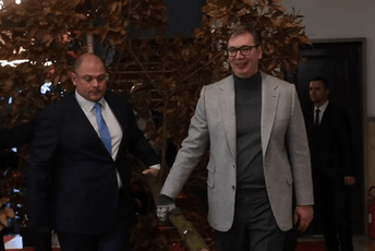 Vučić: Čuvajte svoja srpska ognjišta, a Srbija ću uvijek biti uz vas Vučić: Čuvajte svoja srpska ognjišta, a Srbija ću uvijek biti uz vas