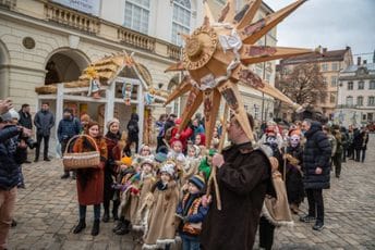 Ukrajinci u sjeni rata obilježavaju početak proslave pravoslavnog Božića Ukrajinci u sjeni rata obilježavaju početak proslave pravoslavnog Božića